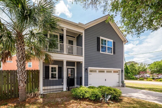 Building Photo - 3 Bedroom 2.5 Bath Single Family Home in F...