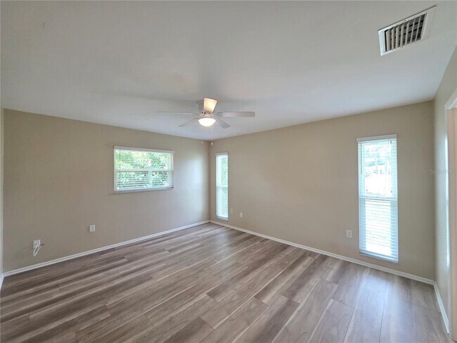 Building Photo - 352 Pine Tree Rd