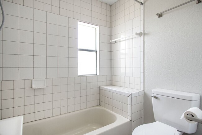 Building Photo - 1002 Avenue E