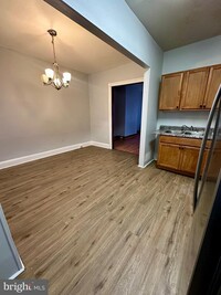 Building Photo - 2046 Conlyn St