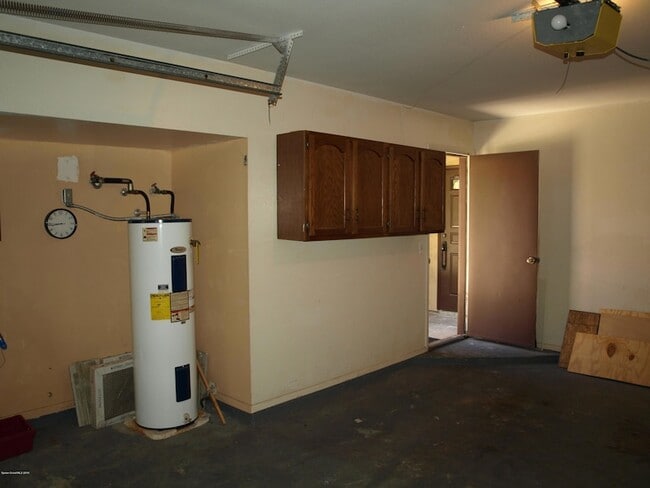 Building Photo - 1527 Waldorf Cir NE