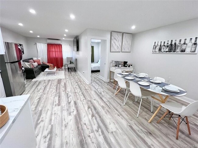 Building Photo - 451 Castle Hill Ave