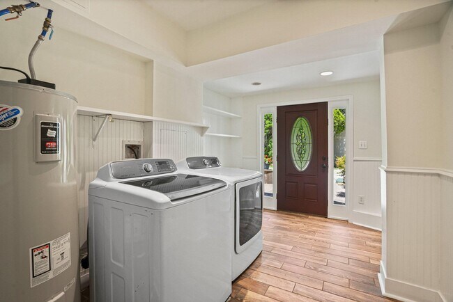 Building Photo - 7712 Dolly Dr