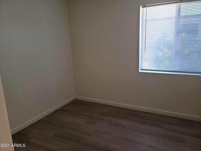 Building Photo - 1008 W Malibu Dr