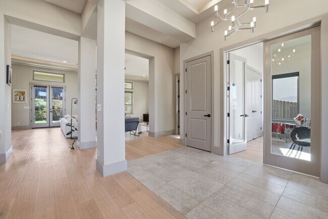 Building Photo - 3813 Calverhall Way