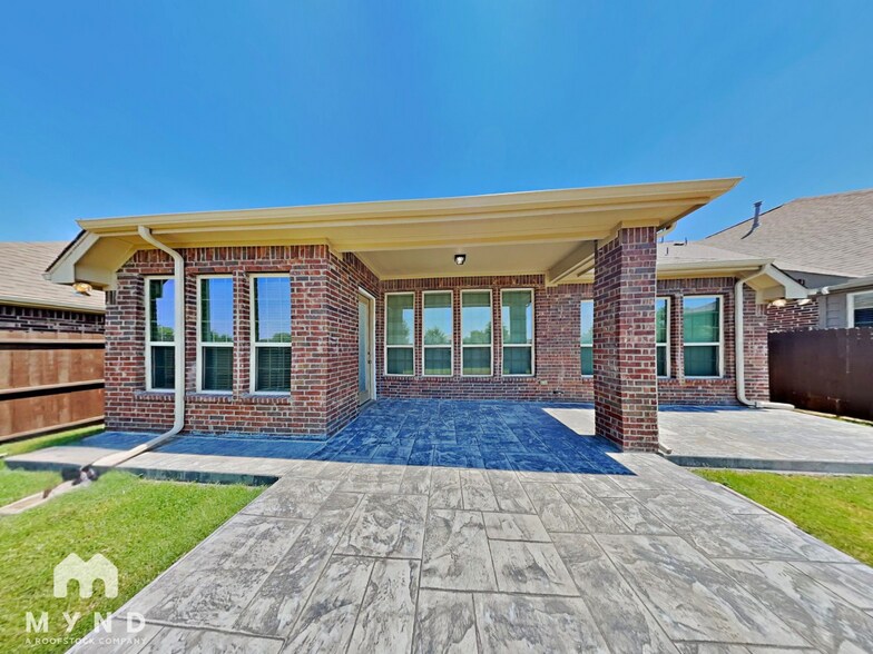 Building Photo - 523 Pineview Dr
