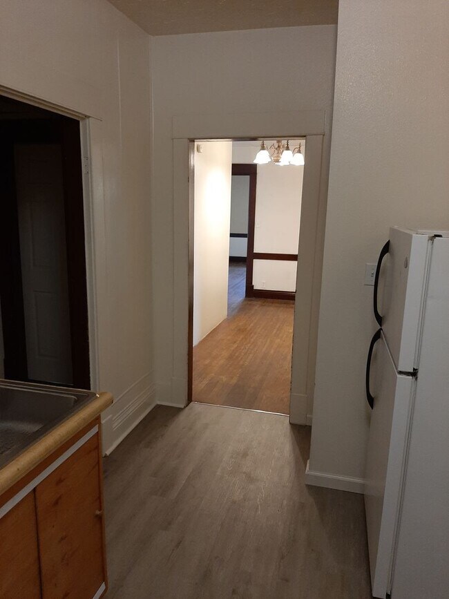 Building Photo - (1614 8th Ave)