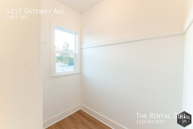 Building Photo - Sweet Silver Lake One Bedroom | Upper Unit...