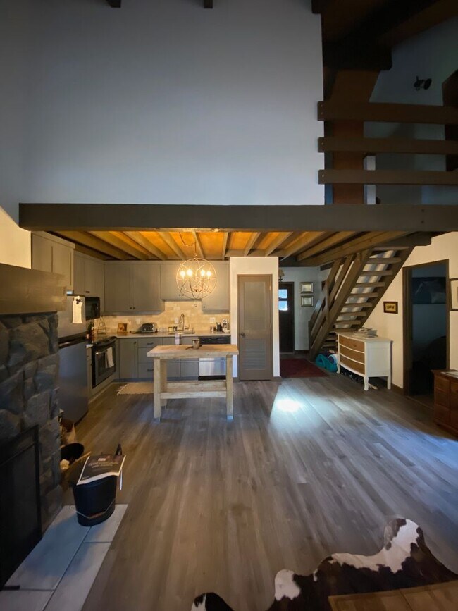 Building Photo - Furnished Cabin in Black Butte Ranch