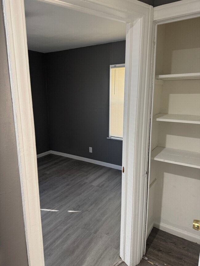 Building Photo - 19568 Dresden St