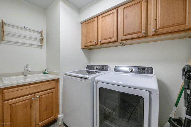 Building Photo - 3313 Sunset Key Cir