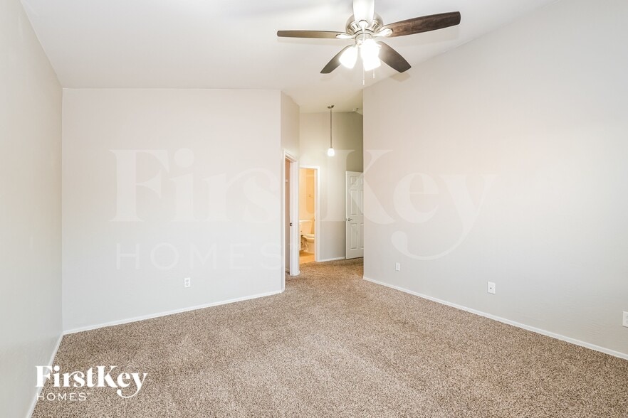 Building Photo - 3141 W Sunland Ave