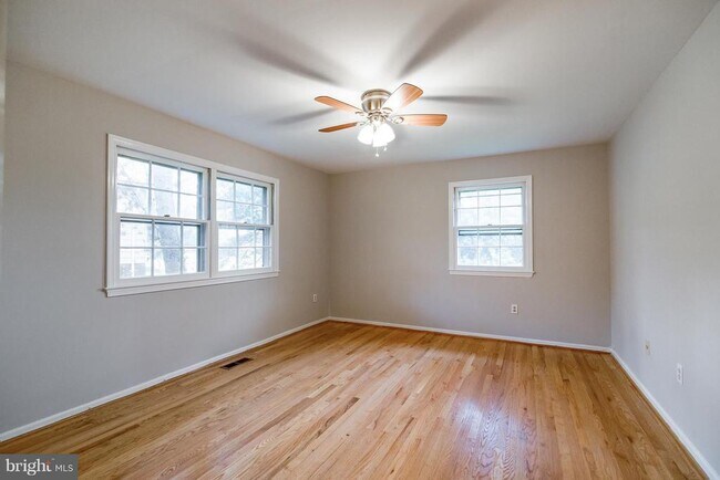 Building Photo - 2012 Friendship Ln