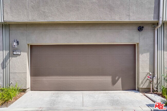 Building Photo - 20619 Oakglen Ln