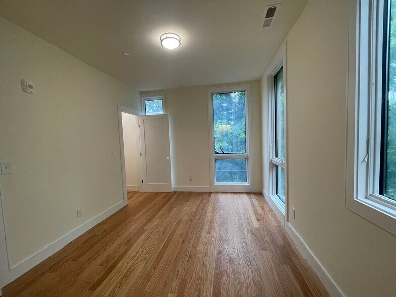 Building Photo - 23 Cameron St