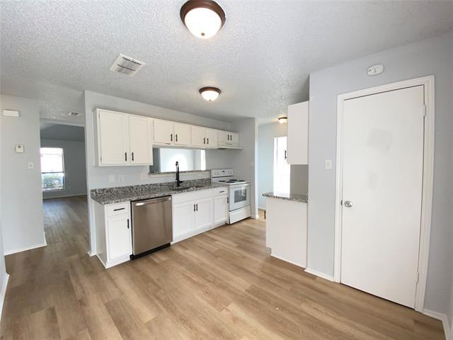 Building Photo - 209 Hickory Springs Dr