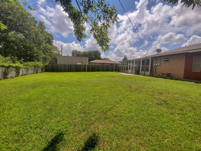 Building Photo - 4 Bedroom 2 bath Home in Shawnee