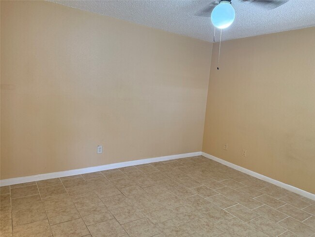 Building Photo - 2750 Holly Hall St