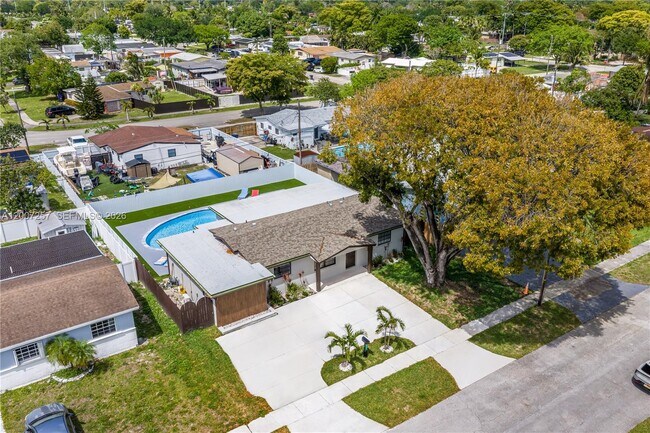 Building Photo - 7051 Tyler St