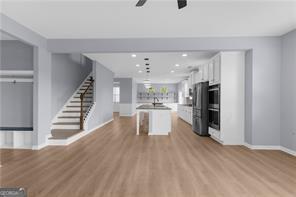 Building Photo - 5435 Mirror Lake Dr