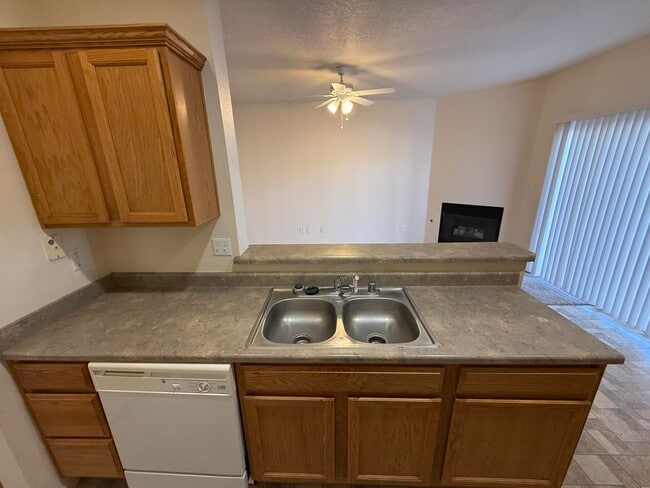 Building Photo - 1113 Meadowlark Way SE