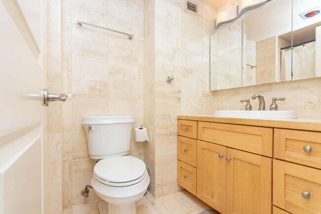 Building Photo - 18031 Biscayne Blvd