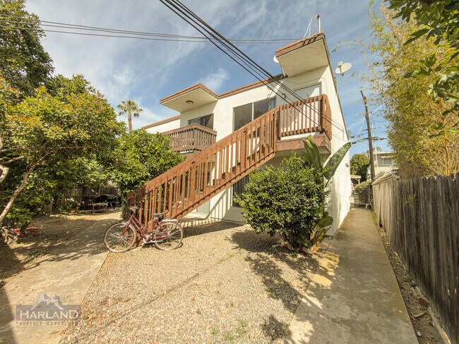 Building Photo - 2112-2114 Thomas Avenue - 2114 Unit 2-