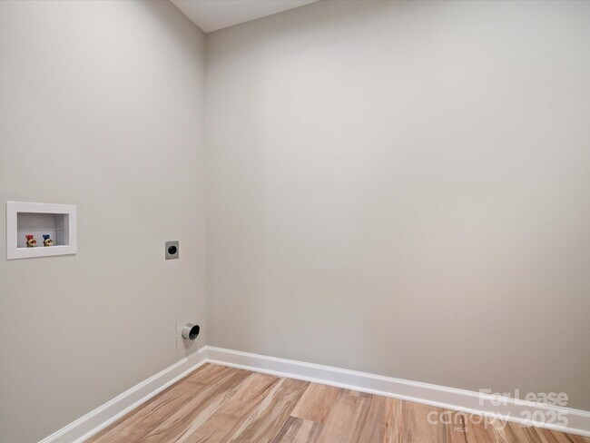 Building Photo - 4954 Moonlite Bay Dr