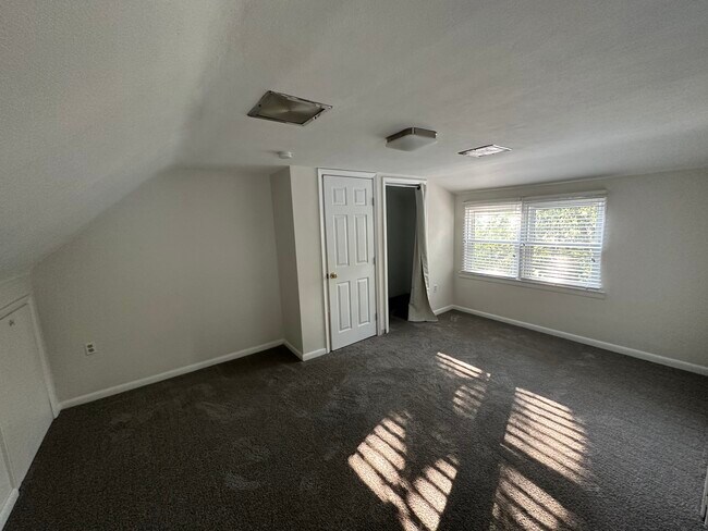 Building Photo - 1113 Twinbrook Dr