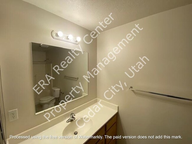 Building Photo - 330 N 900 W