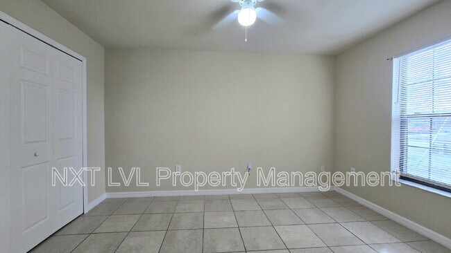 Building Photo - 301 NE 24th Ave