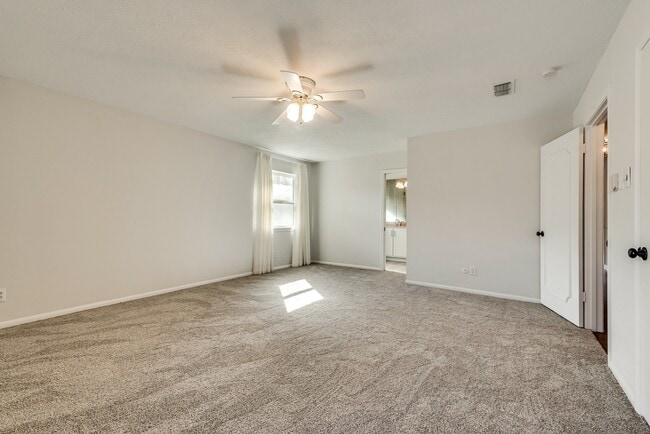 Building Photo - Overton Park Duplex!