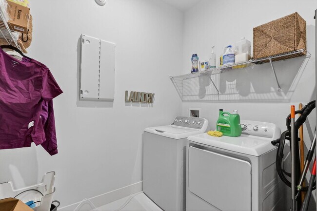 Building Photo - 10195 SW Latium Wy