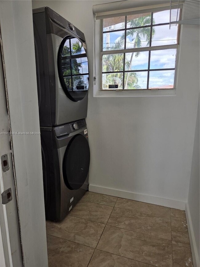 Building Photo - 340 SW 78th Ave