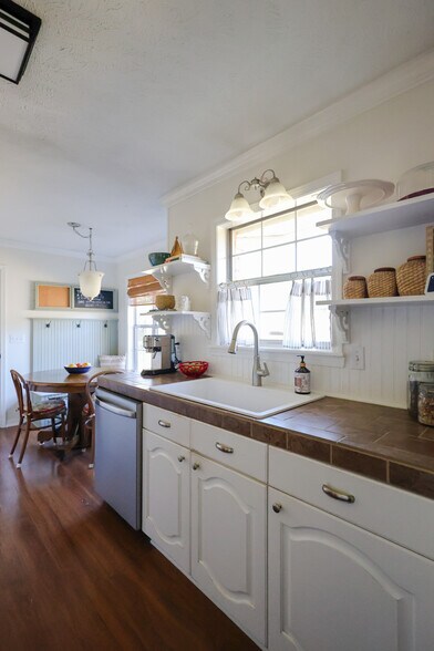 Building Photo - 15 Caitlin Ave