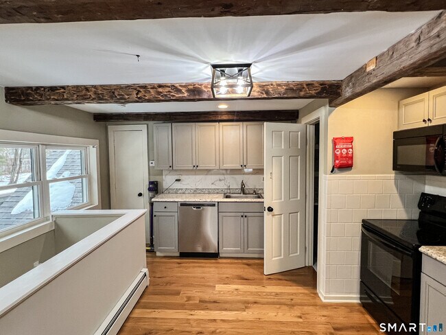 Building Photo - 133 Boston Post Rd