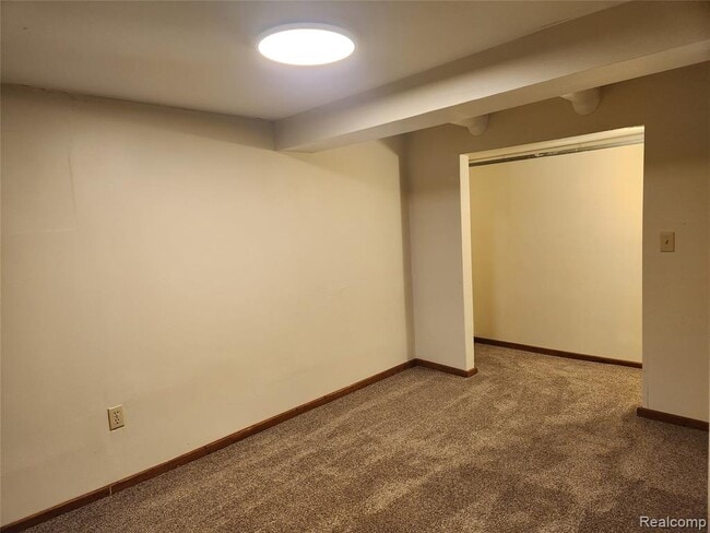Building Photo - 8463 Hillpoint Dr