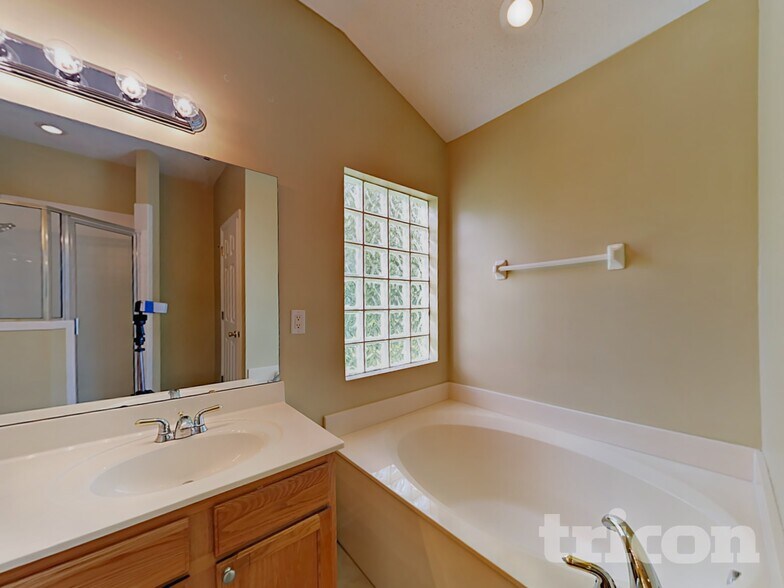 Building Photo - 1104 Cherry Point Way