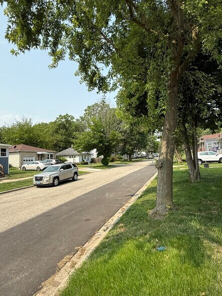 Building Photo - 809 Croghan Ave