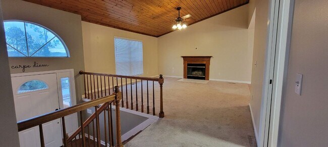 Building Photo - Recently Renovated!!Beautiful 4BR home.