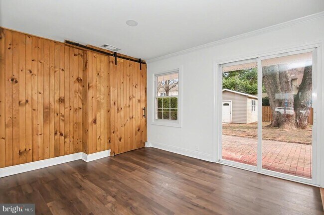 Building Photo - 312 E Gordon St