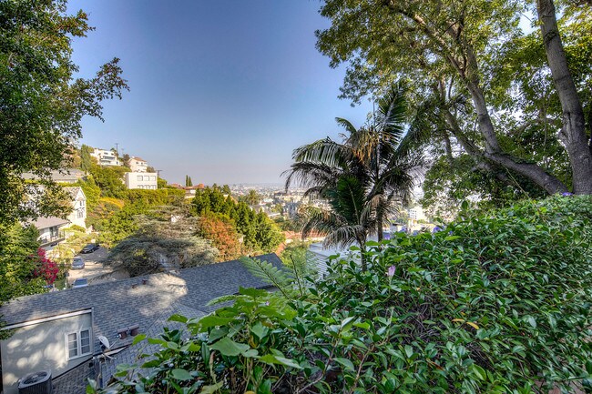 Building Photo - 1531 Marmont Ave