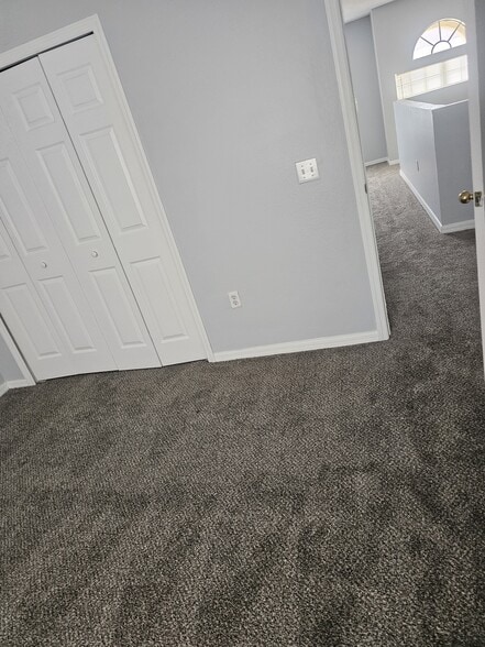 Building Photo - 302 Aylesbury Ct