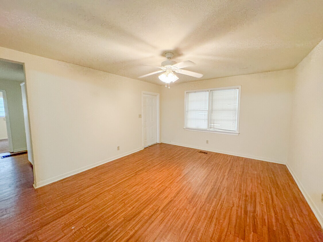 Building Photo - 1502 Atkamire Dr