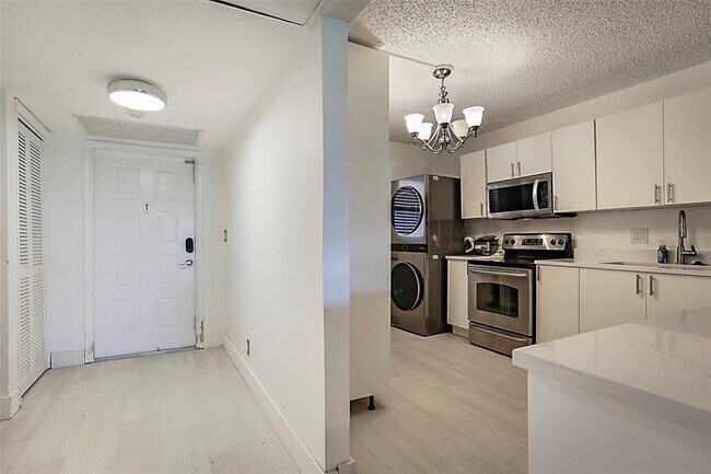 Building Photo - 2850 Forest Hills Blvd