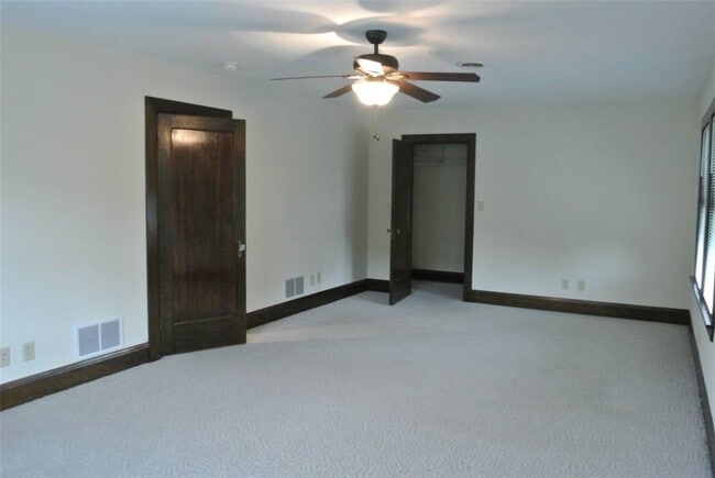 Building Photo - 161 Oakwood Ave