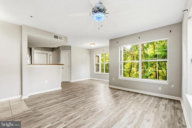 Building Photo - 10531 Beacon Ridge Dr