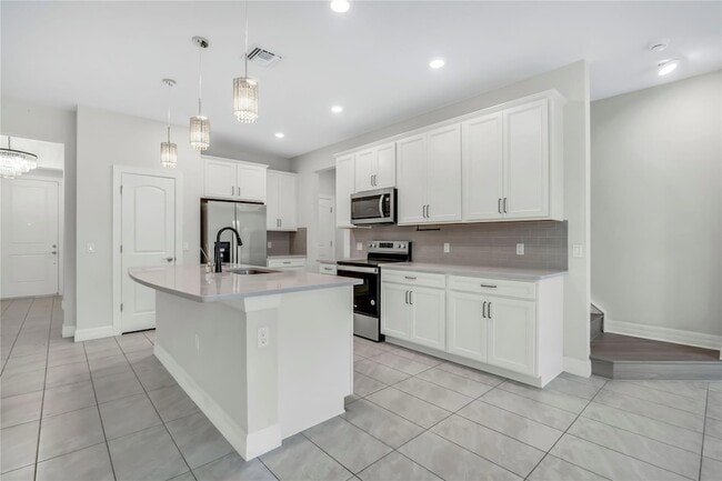 Building Photo - 4828 Chantilly Rd