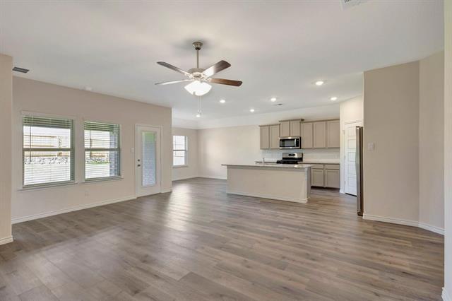 Building Photo - 2110 Hummingbird St