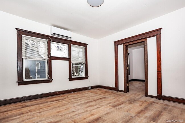 Building Photo - 1009 Hudson Ave